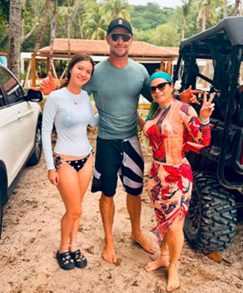 El actor australiano Chris Hemsworth está de vacaciones en Santa Teresa de Cóbano. Facebook