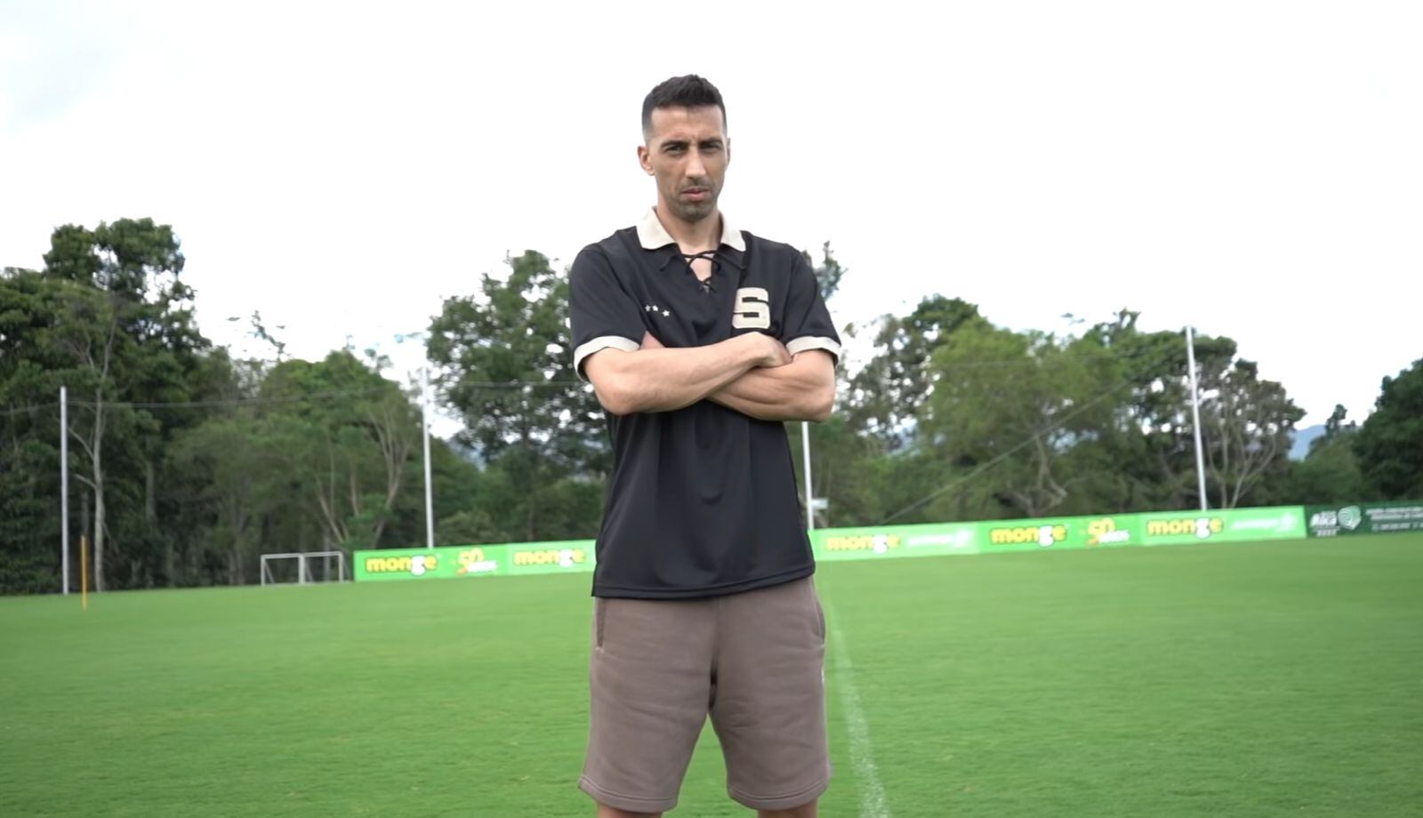 Mariano Torres fue el modelo escogido para presentar la camiseta. Foto: Captura de pantalla.