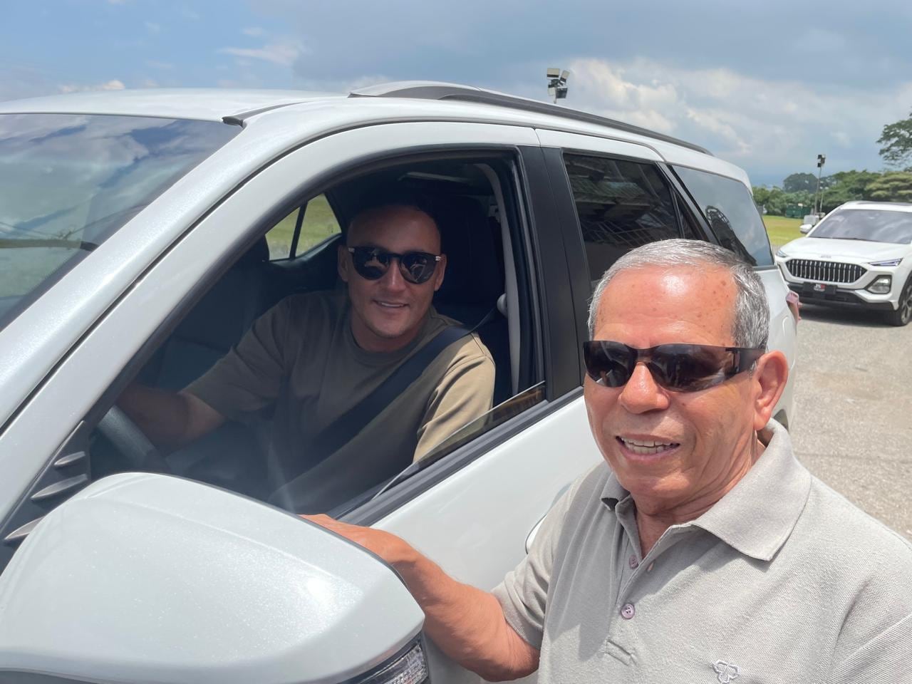 Álvaro Cordero y Marvin Caravaca con Keylor Navas