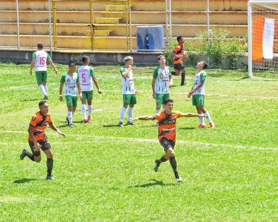 El jugador de Puntarenas, Mario Centeno confía en la victoria del equipo, para volver a primera. Cortesía.