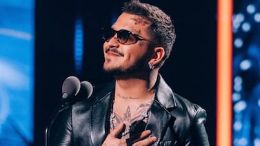 Christian Nodal enloqueció a sus fans con su estilo a lo Johnny Depp