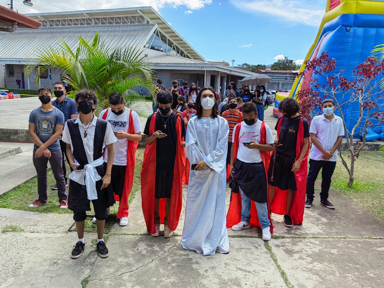 Antes de hacer su confirmación en junio próximo, jóvenes de la parroquia de Concepción de Alajuelita actuarán por las calles de la comunicad del viacrucis. Jesús será interpretado por Harold Bermúdez Díaz.