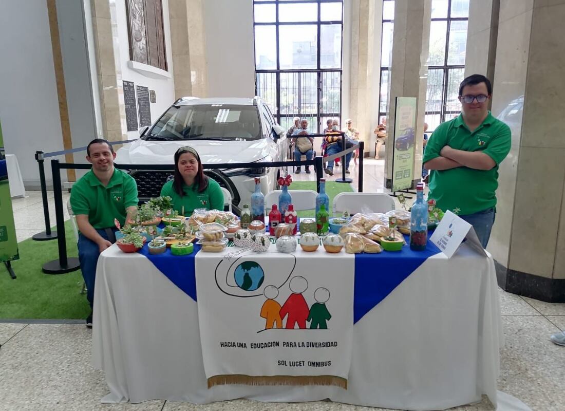 miércoles 7 y hasta el jueves 8 de diciembre, se realiza la Feria de Artesanos con Discapacidad, en el lobby principal de las oficinas centrales del Banco Nacional, de 9 a.m. a 3:45 p.m.