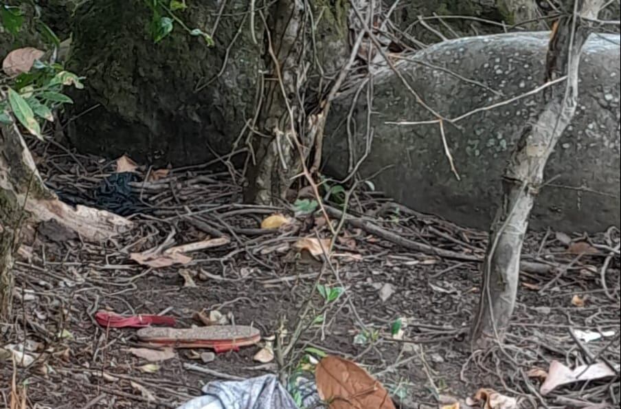 En uno de los lugares donde se encontraron los restos también se hallaron las sandalias de Kembly.