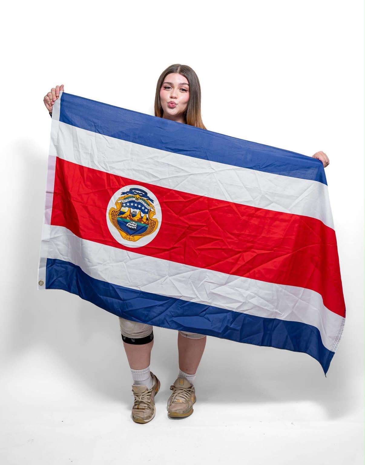 Mary Ann Campos Retana nació en Nueva Jersey, Estados Unidos, pero sus papás, don Henry Campos y doña Yamileth Retana, son costarricenses de la pura cepa. Mary Ann es la reina que nos representará en el Desfile de la Hispanidad nació en Estados Unidos, pero es más tica que el gallopinto