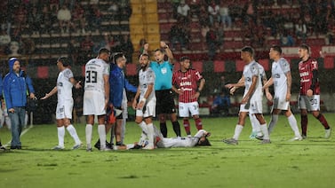 Pérez Zeledón mostró cómo quedó la pierna de Kendall Porras tras fuerte entrada de Celso Borges