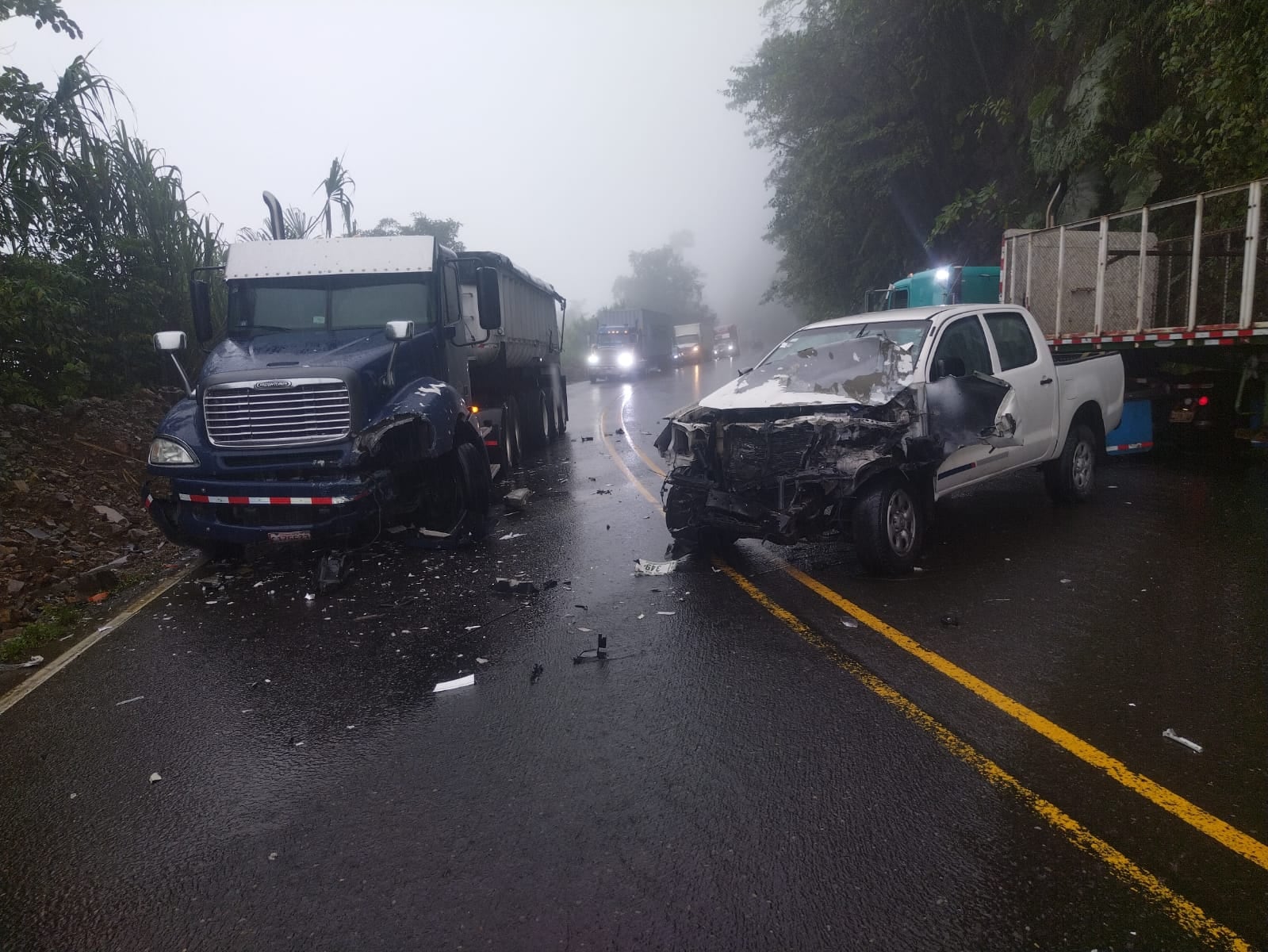 Empleado de Recope herido por choque en ruta 32. Foto cortesía.