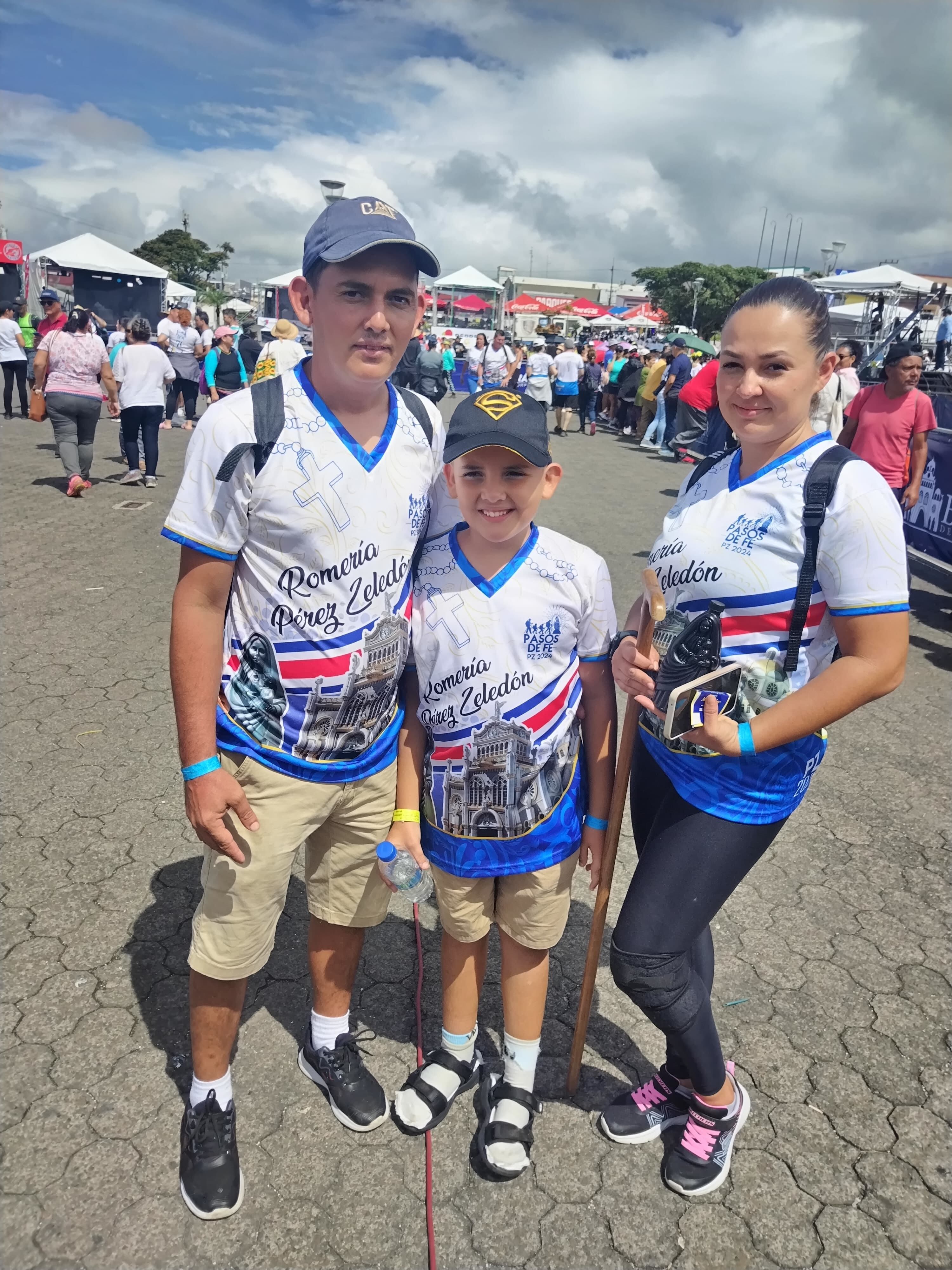 Ryan Chacón Cubero, un niño de 10 años, a quien hace 7 años le diagnosticaron una enfermedad en un pie que amenazó con dejarlo muy lesionado. Ryan hizo la romería desde Pérez Zeledón, en total, 120 kilómetros.