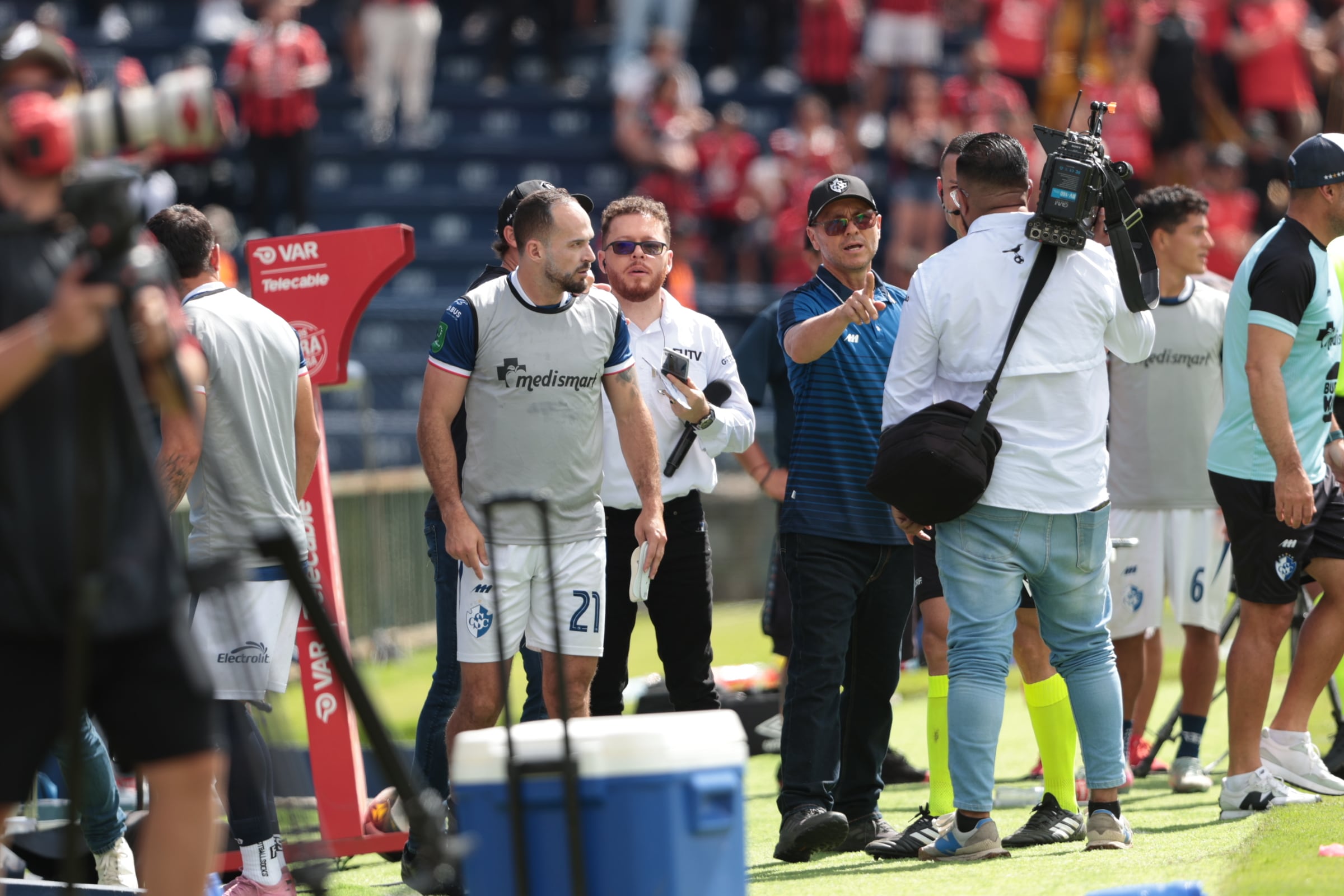 30/11/2025/ Juego entre Club Sport Cartagines vs Liga Deportiva Alajuelense por la fecha 17 del torneo apertura de l Liga Promerica en el estadio Fello Meza / foto John Durán