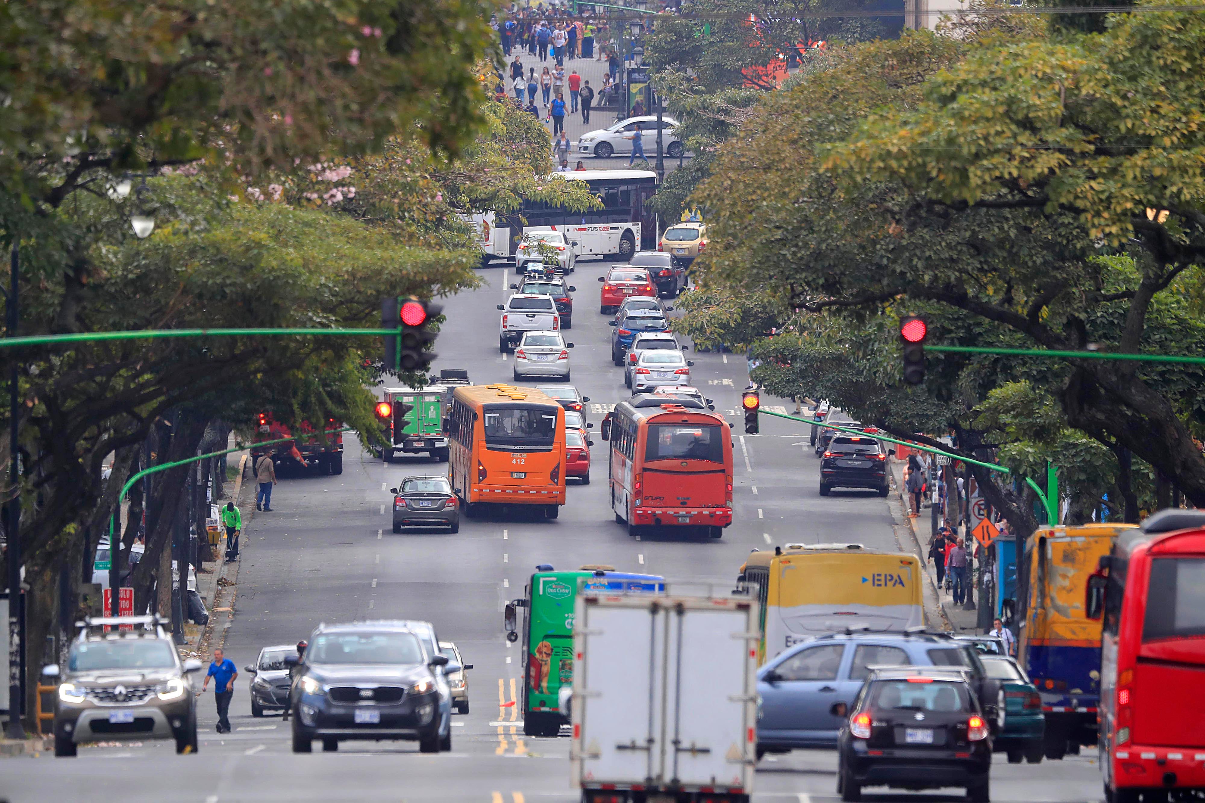 19/02/2024 San José. Recorrido para ver medidas de tránsito para aliviar presas. Ampliación de horario en carriles reversibles; cierres en accesos a autopista y presencia de oficiales para regular el tránsito, son algunas de las medidas para descongestionar las carreteras saturadas de vehículos. Foto: Rafael Pacheco Granados