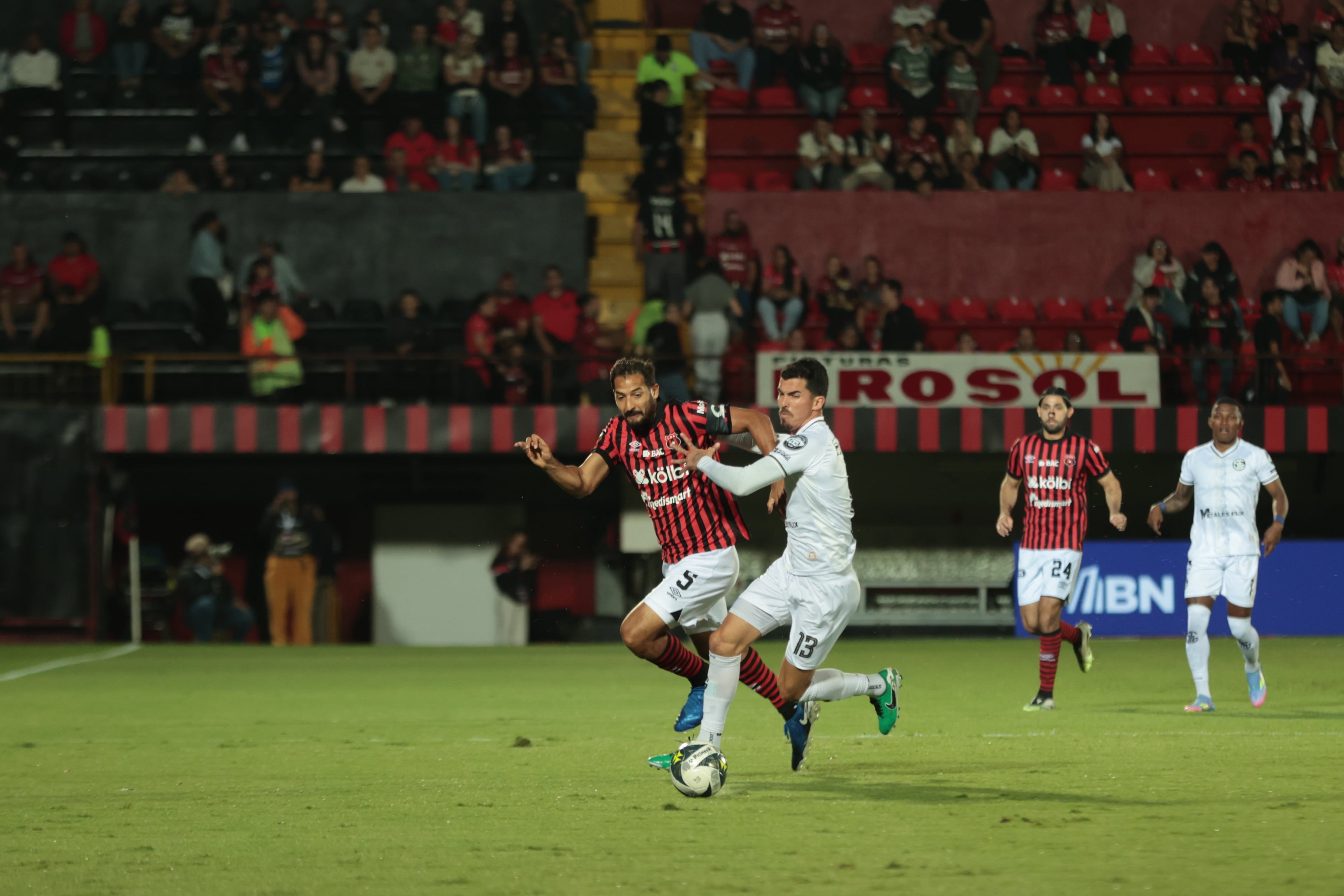15/02/2025/ Juego entre Liga Deportiva Alajuelense vs Sporting FC en el estadio Alejandro Morera Soto / foto John Durán