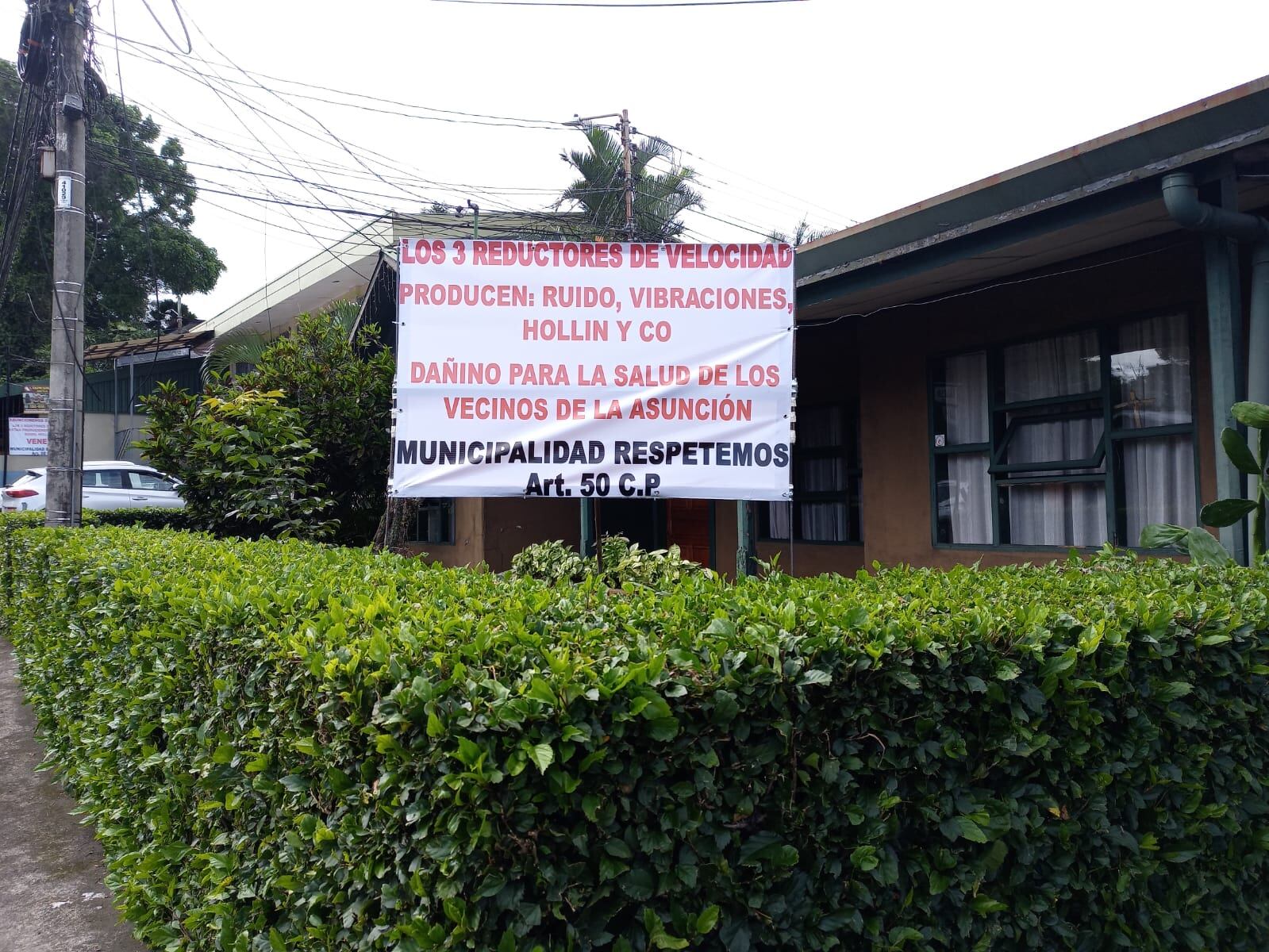 Unos vecinos en Belén están molestos por los ruidos, vibraciones y otros problemas que causan los reductores de velocidad.