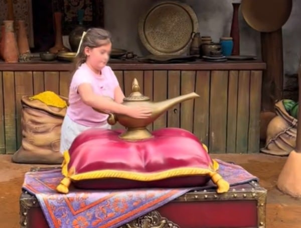 Emilia, la niña británica de 10 años, conmovió a miles al pedir al genio que su cáncer desapareciera.