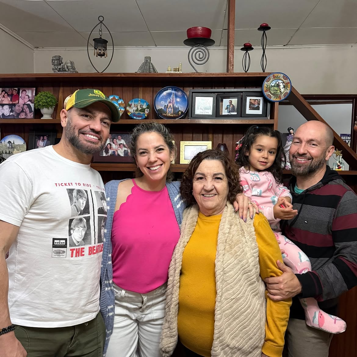 Lussania Víquez y sus hermanos