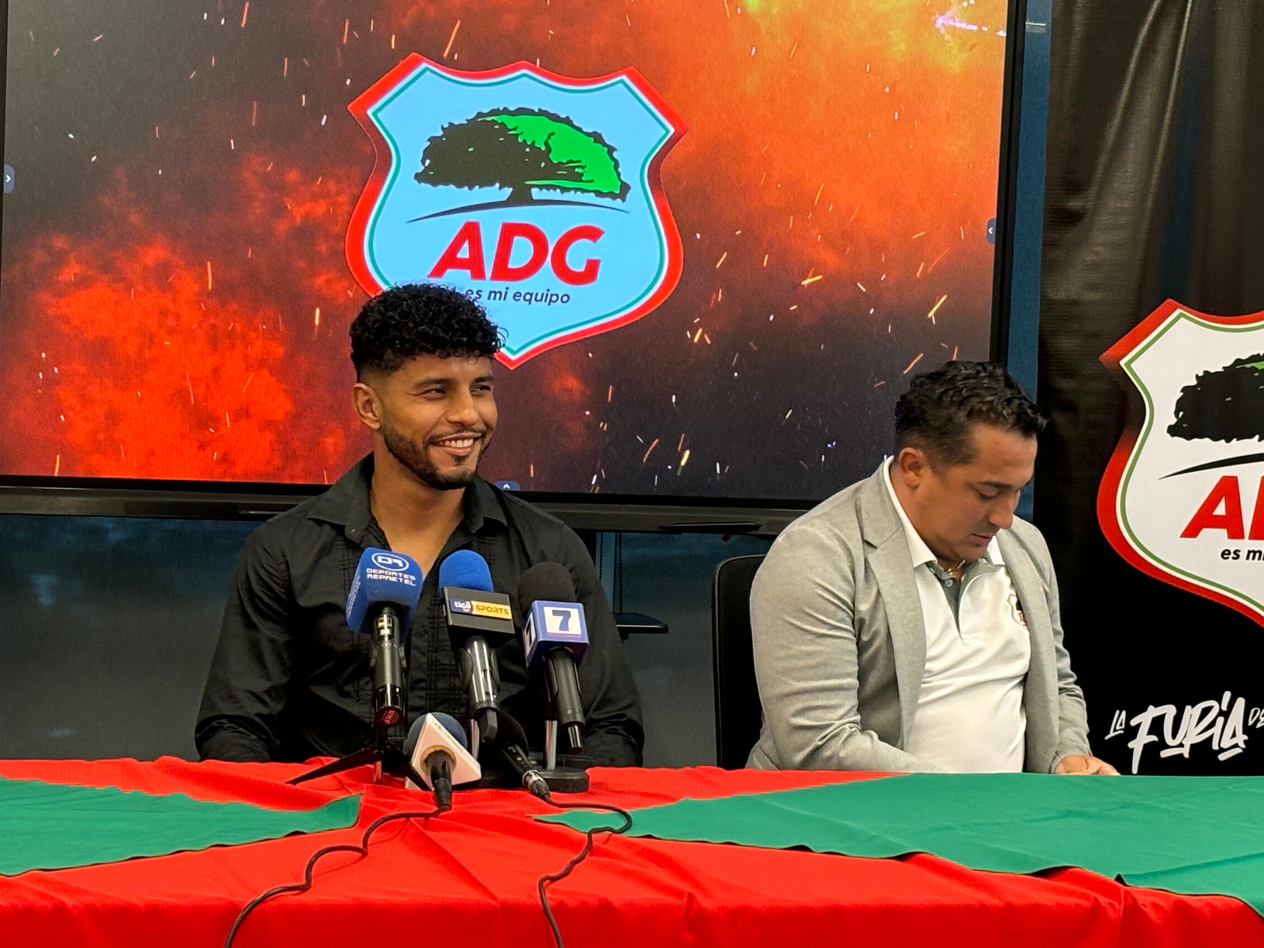 Johan Venegas fue presentado por Guanacasteca como su sexto fichaje de cara a un semestre que marcará su debut internacional.