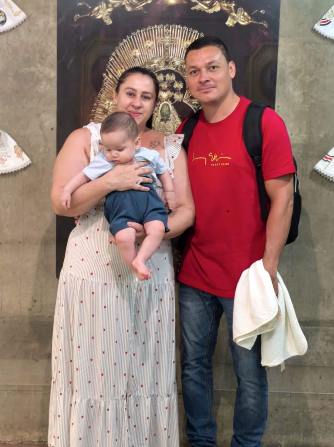 La historia de Antonio Navarro Madrigal no comienza en un hospital de España, sino a los pies de la virgencita de los Ángeles, donde su mamá, Fanny Madrigal, aprendió a convertir el dolor en esperanza.