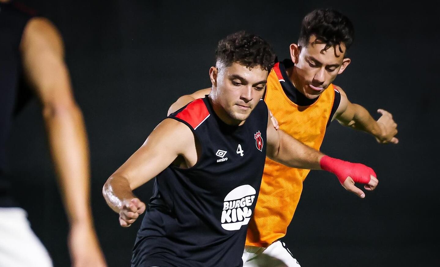 Guillermo Villalobos y Kevin Cabezas podrían tener participación en el partido entre San Carlos y Liga Deportiva Alajuelense.