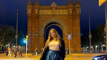 Bailarina tica recorre icónicos lugares del mundo para mostrar su amor por el baile