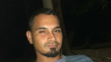 Mamá guarda último regalo que hijo le entregó antes de ser víctima de un doble homicidio