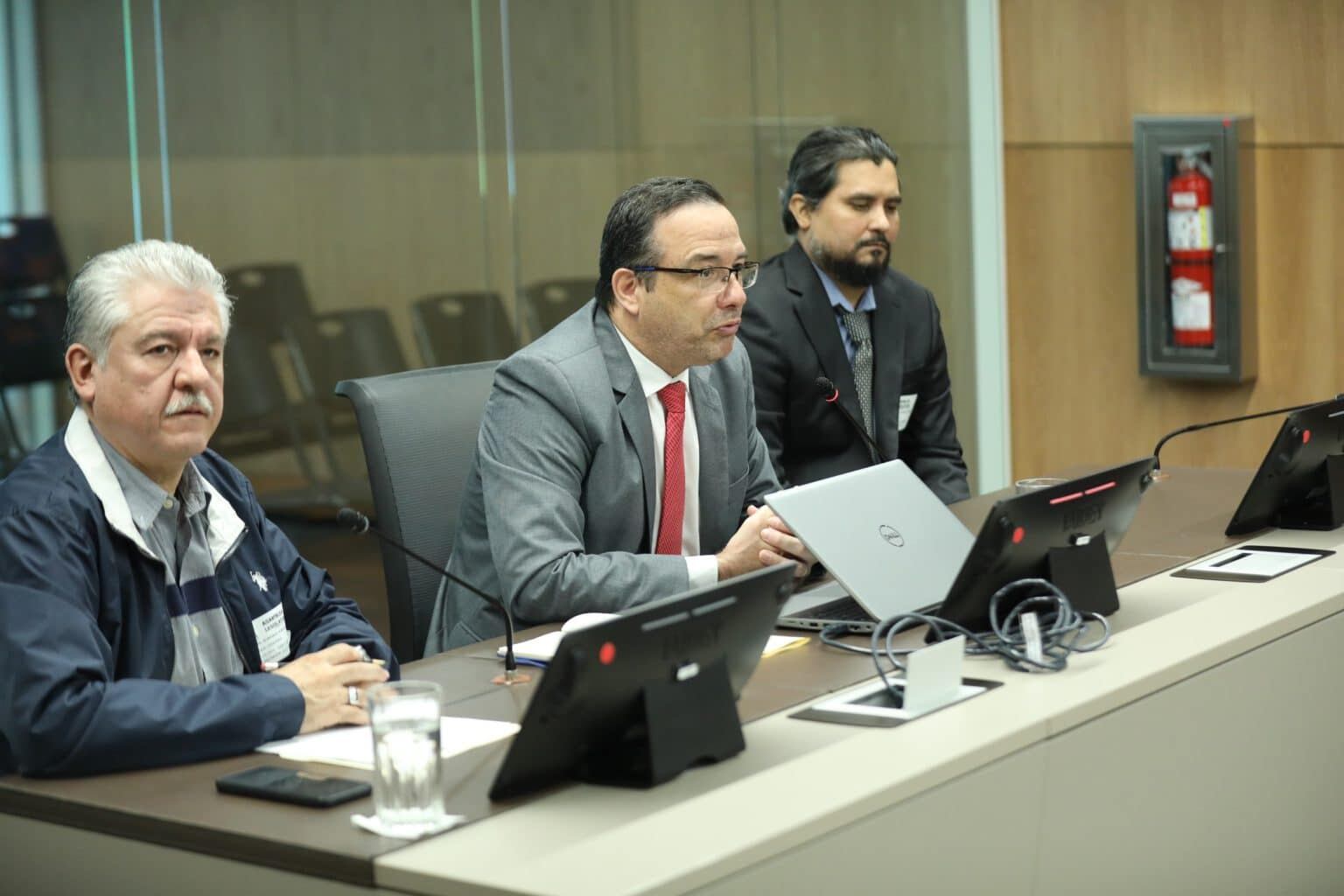 El viceministro de Ambiente, Ronny Rodríguez, reveló cuánto oro creen que hay en Crucitas, en San Carlos.