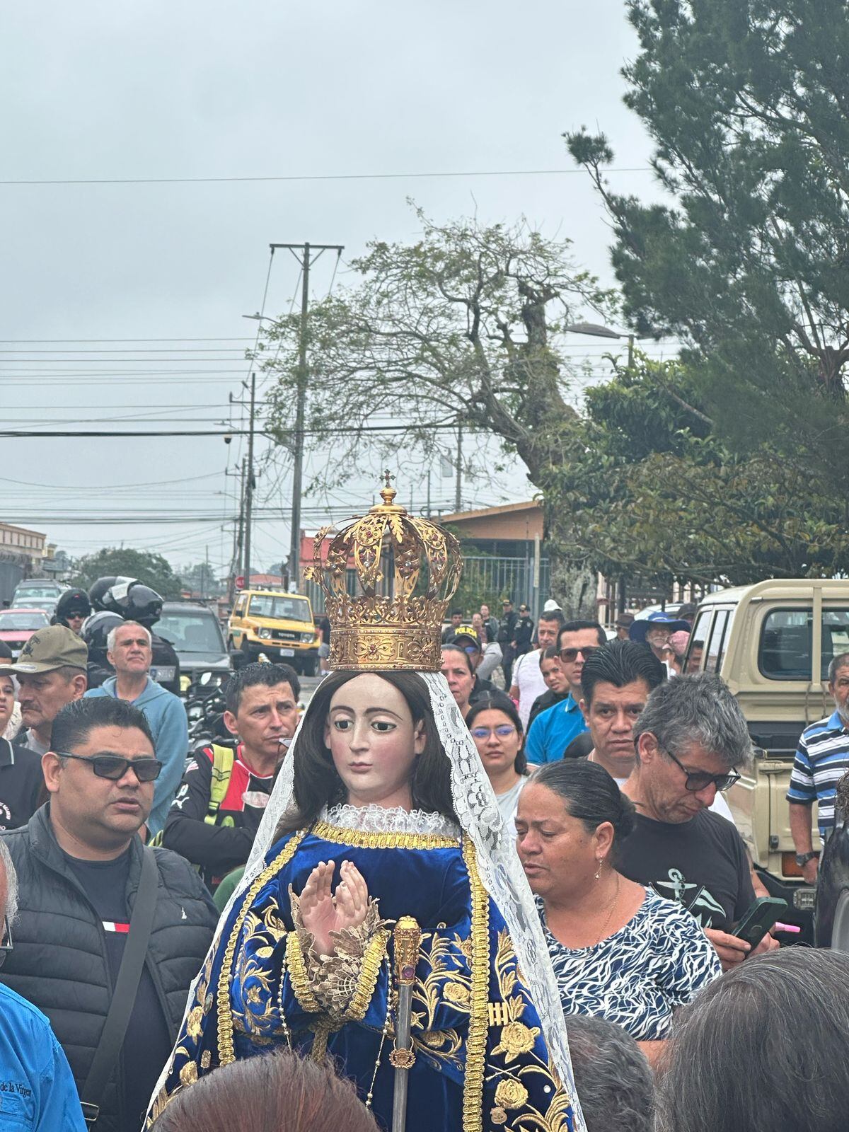Costa Rica se vistió de fe y devoción este domingo 27 de abril con la tradicional romería hacia el Valle de Ujarrás, en el marco del 70 aniversario de la coronación pontificia de la virgen de Ujarrás, la primitiva primera patrona del país