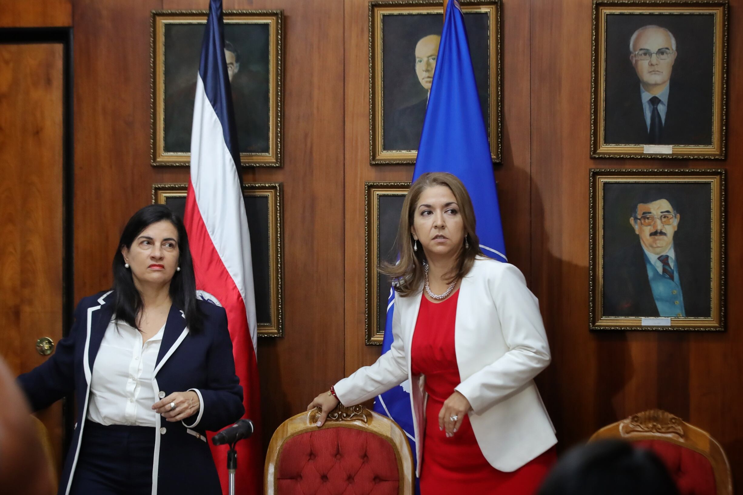 23/08/2023/ Rendición de cuentas sobre orden sanitaria que cerró programa de trasplantes de hígado en el Hospital México / en la fotografía la vicepresidenta y ministra de salud Mary Munive y Marta Eugenia Esquivel presidenta ejecutiva de la CCSS / foto John Durán