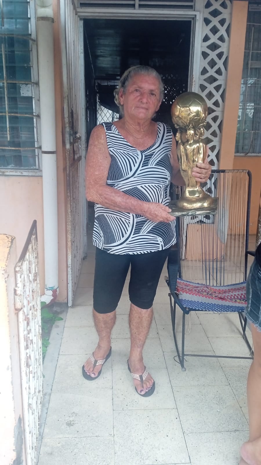 Agnes Mc Adama, trofeo de Municipal Puntarenas