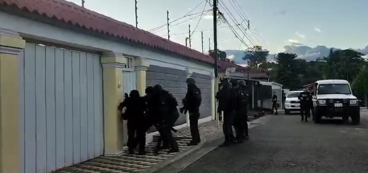 Un hombre de apellido Gómez, de 21 años y un adolescente de 16 años son sospechosos de ejecutar un secuestro extorsivo. Foto: OIJ