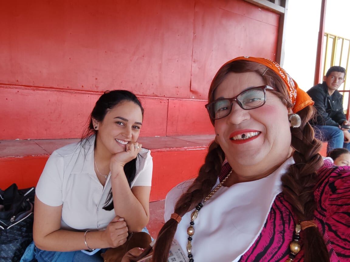 Edgar Cartín y su nuevo personaje Lola, la chancera harán de las suyas en las corridas de toros de Zapote 2024.