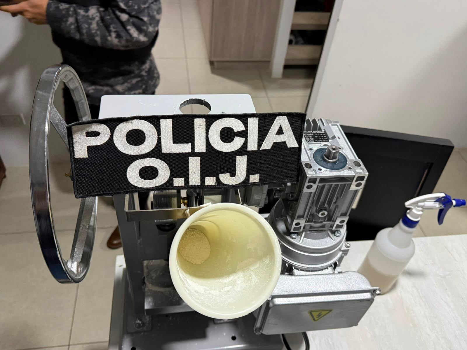 Maquina de drogas sintéticas en Cartago
