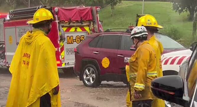 La emergencia ocurrió en calle La Torre en San Jerónimo de Moravia, de la iglesia católica a dos kilómetros al este, casa de contenedores negros.