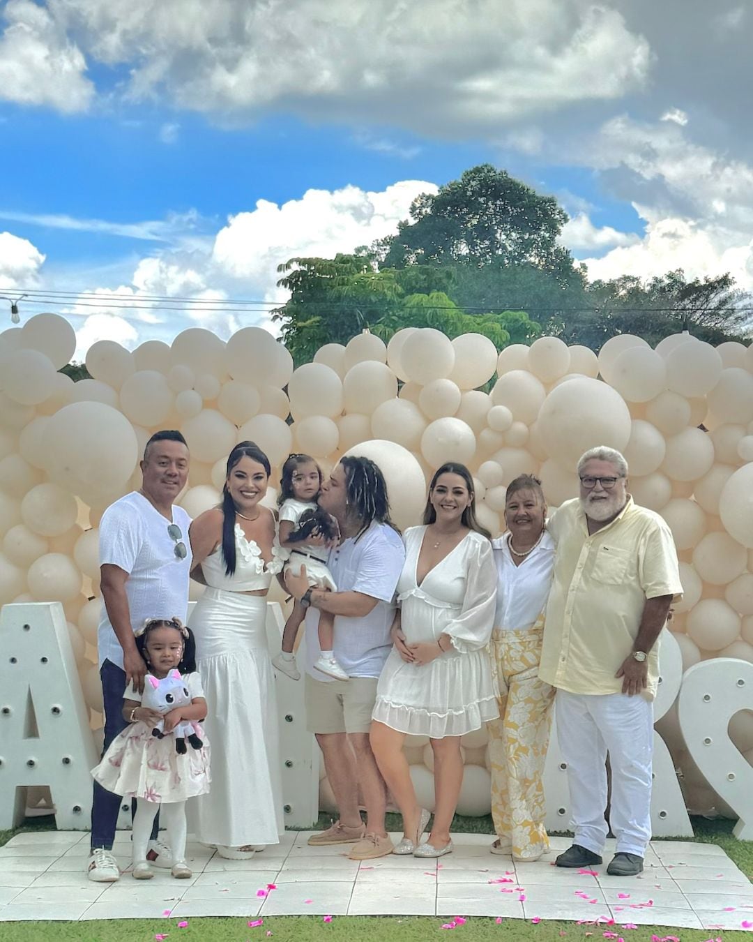 Hermanos Choché y Natalia Romano y su familia