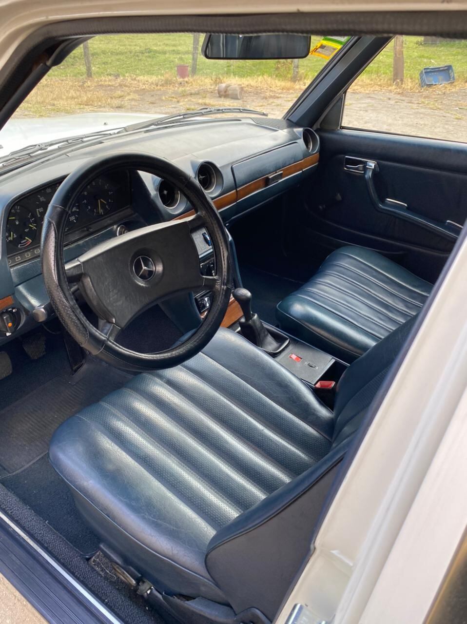 Wagner Campos es el dueño del mercedes 1983. Cortesía.