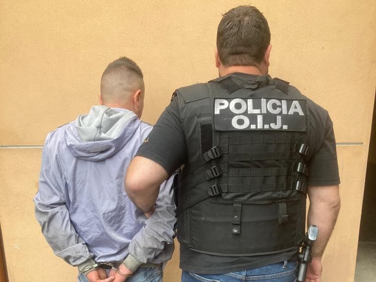 Detenido como sospechoso de robo de vehículo en La Unión. Foto OIJ.