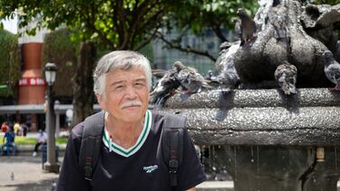 Hombre celebra que cumplió 30 años de “ya no envenenar a su familia”