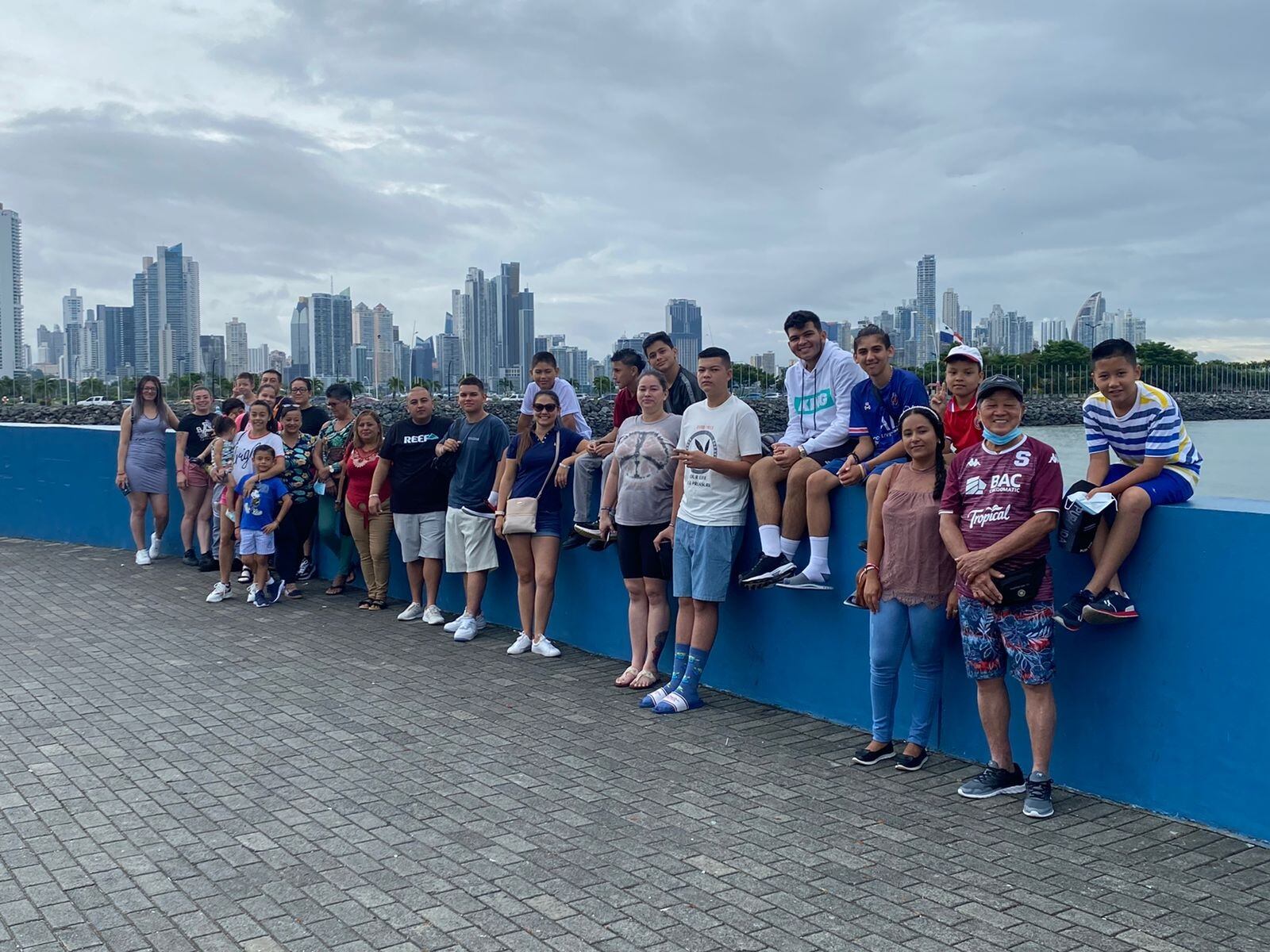 Ticos que están varados en Panamá. Cortesía.