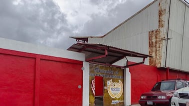 Impresionante tormenta inunda famoso estadio tico, provoca suspensión de partido y deja imágenes impactantes