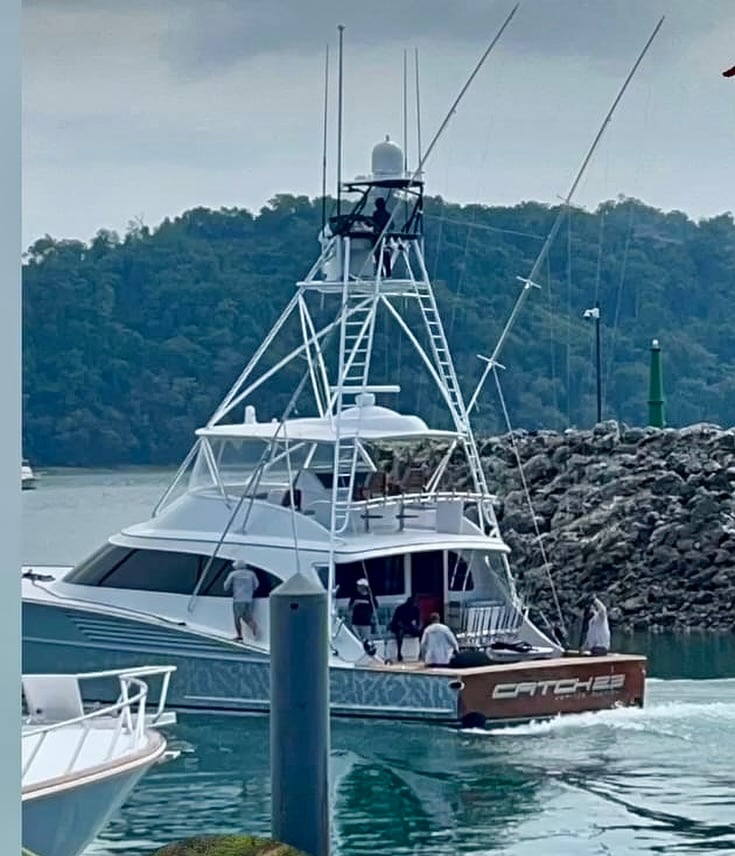 Michael Jordan se fue para Jacó, a pescar en su lujoso yate. Instagram Basket a lo tico.