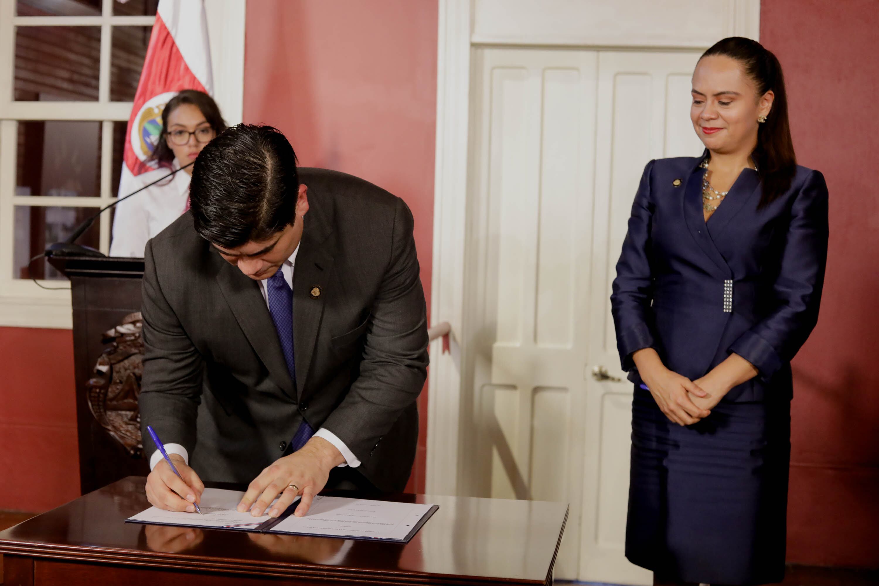 ¡Ya es ley! El primero de diciembre se celebrará el “Día de la Abolición del Ejército”