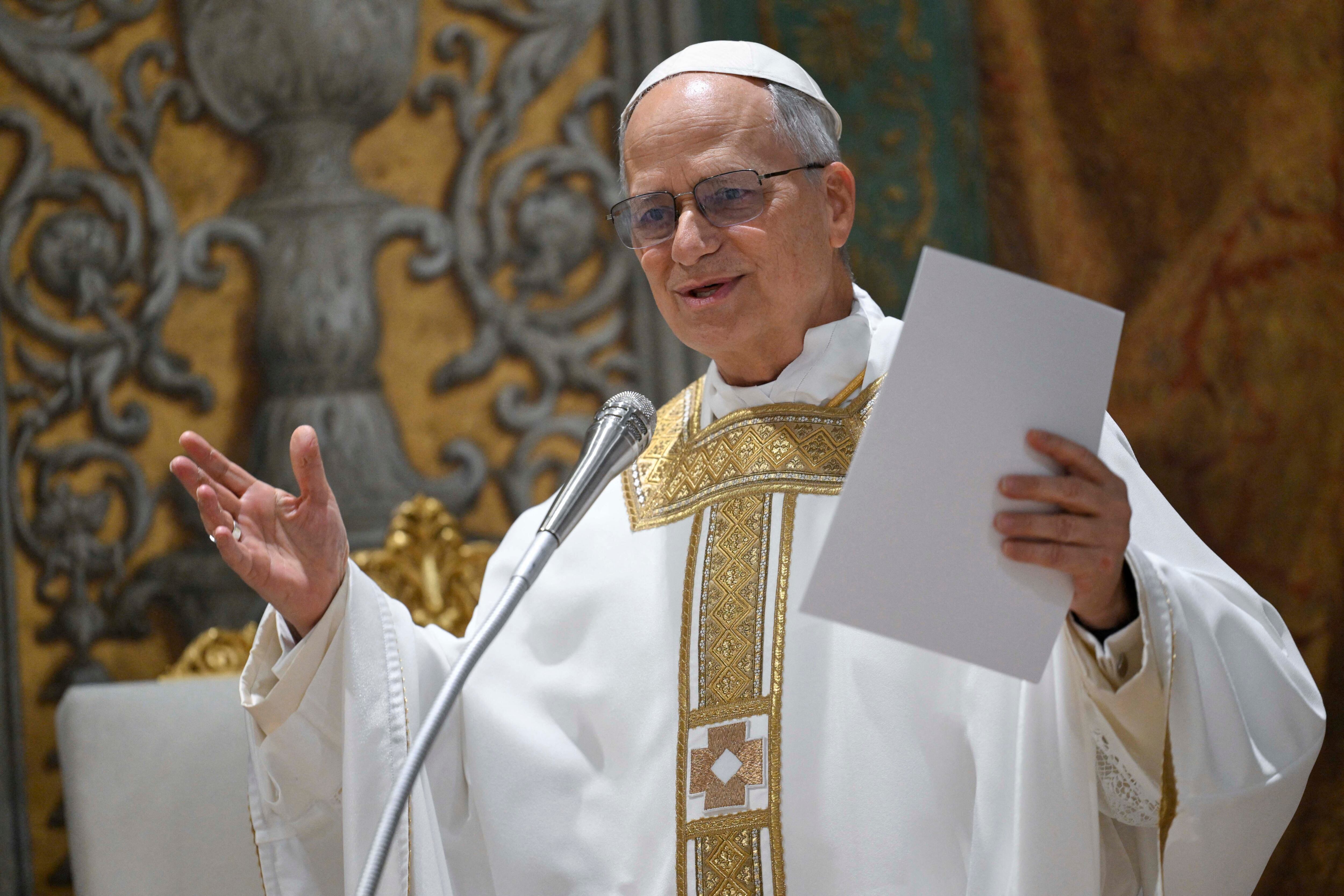El Papa León XIV durante una misa con cardenales en la Capilla Sixtina del Vaticano este 9 d mayo. Fotografía: