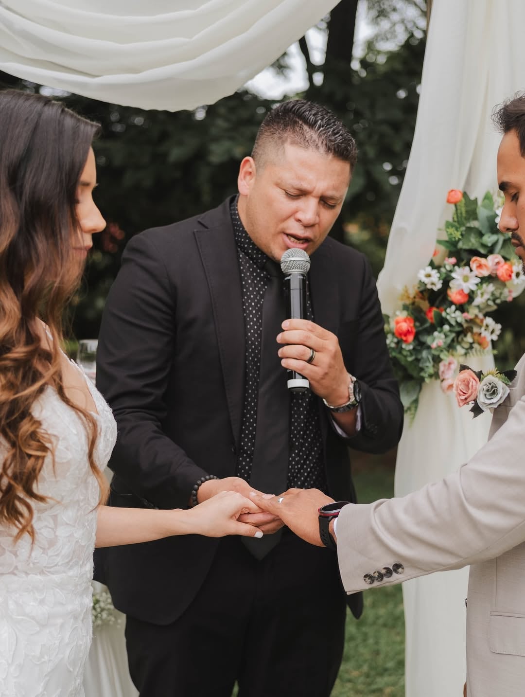 Steven Castro, ganador de uno de los grandes programas que Teletica, pasó a la vida seria y ya compartió fotos del especial día que dio el “sí, acepto”.