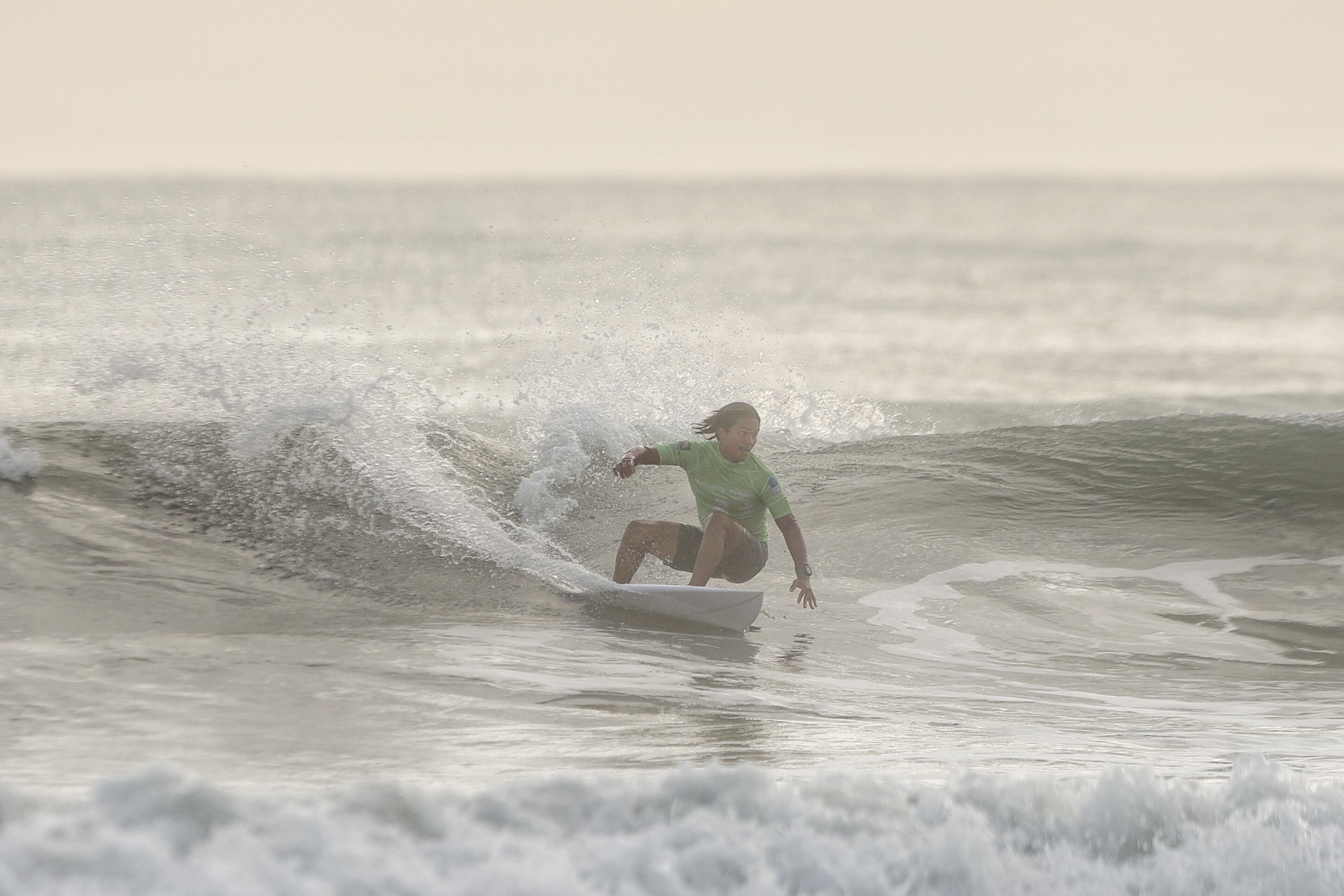 नॅशनल सर्फ सर्किट देशातील सर्वोत्कृष्ट le थलीट्स एकत्र करते.