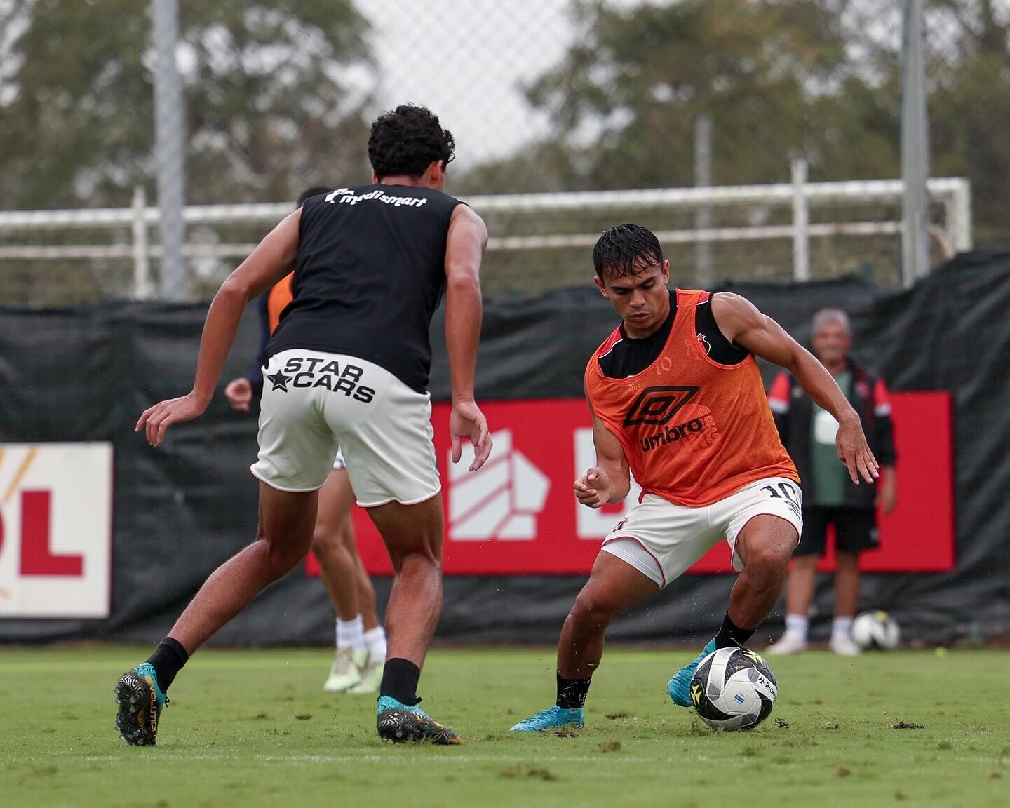Aarón Suárez podría ser titular en el partido entre Liga Deportiva Alajuelense y Sporting.