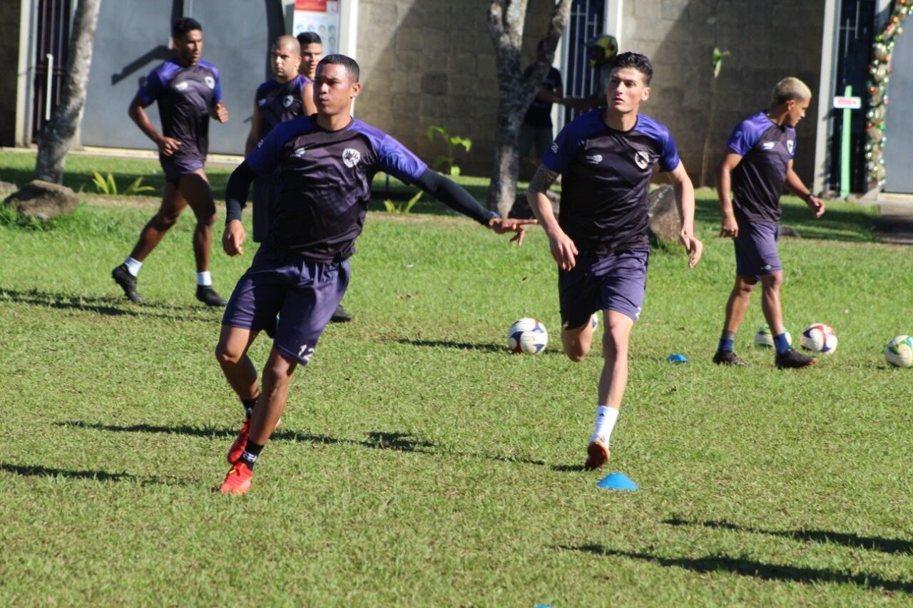 Yohan Zetuna, jugador irakí del Municipal Grecia. Twitter.