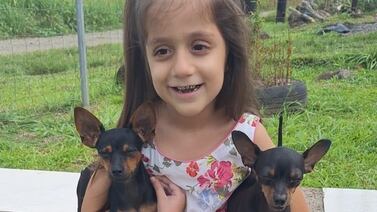 Niña tica de 6 añitos que es no vidente desde que nació, anda en bicicleta y ya casi sabe leer y escribir