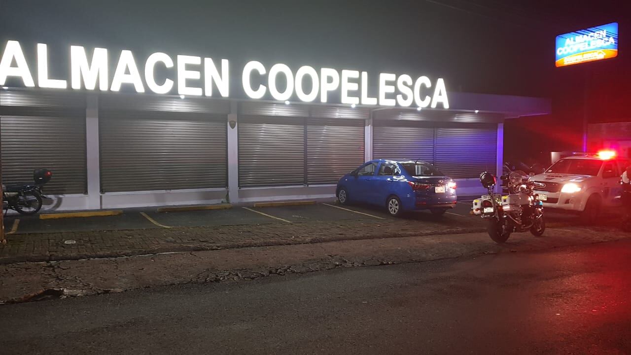 Asalto a Coopelesca en San Carlos. Foto Edgar Chinchilla