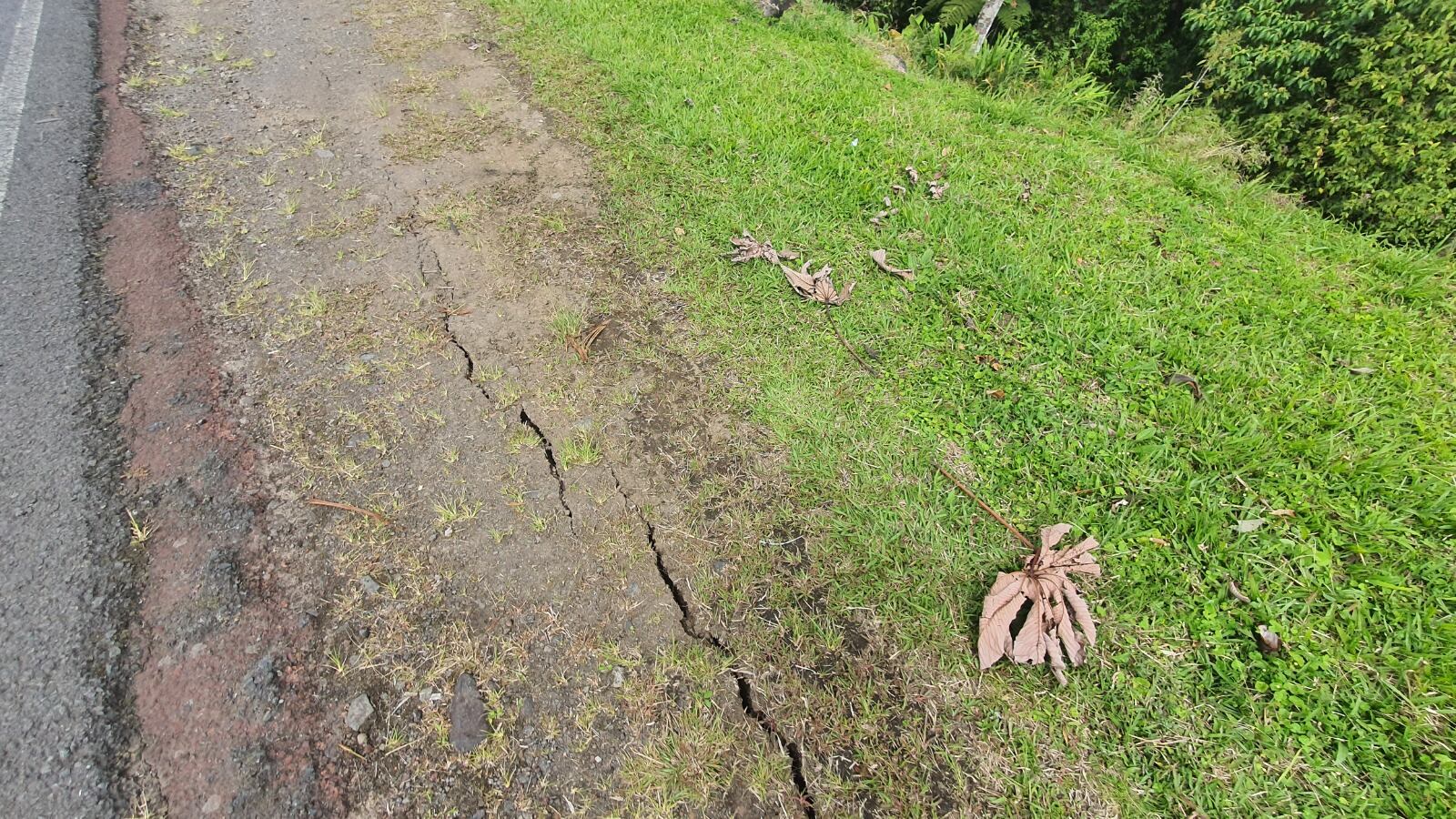 Según la CNE, los agrietamientos se deben a malas técnicas constructivas. Foto CNE.