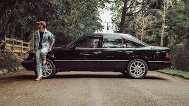 El sueño pudo más: se compró un carro clásico sin saber manejar