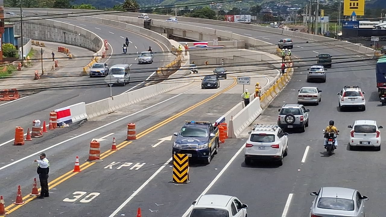 Paso inferior del intercambio de La Lima ya está en funcionamiento. Facilita el tránsito entre Cartago y San José con un carril por sentido.