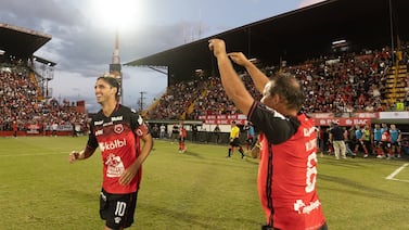 Wílmer López elogia a Bryan Ruiz por gran gesto con Alajuelense femenino